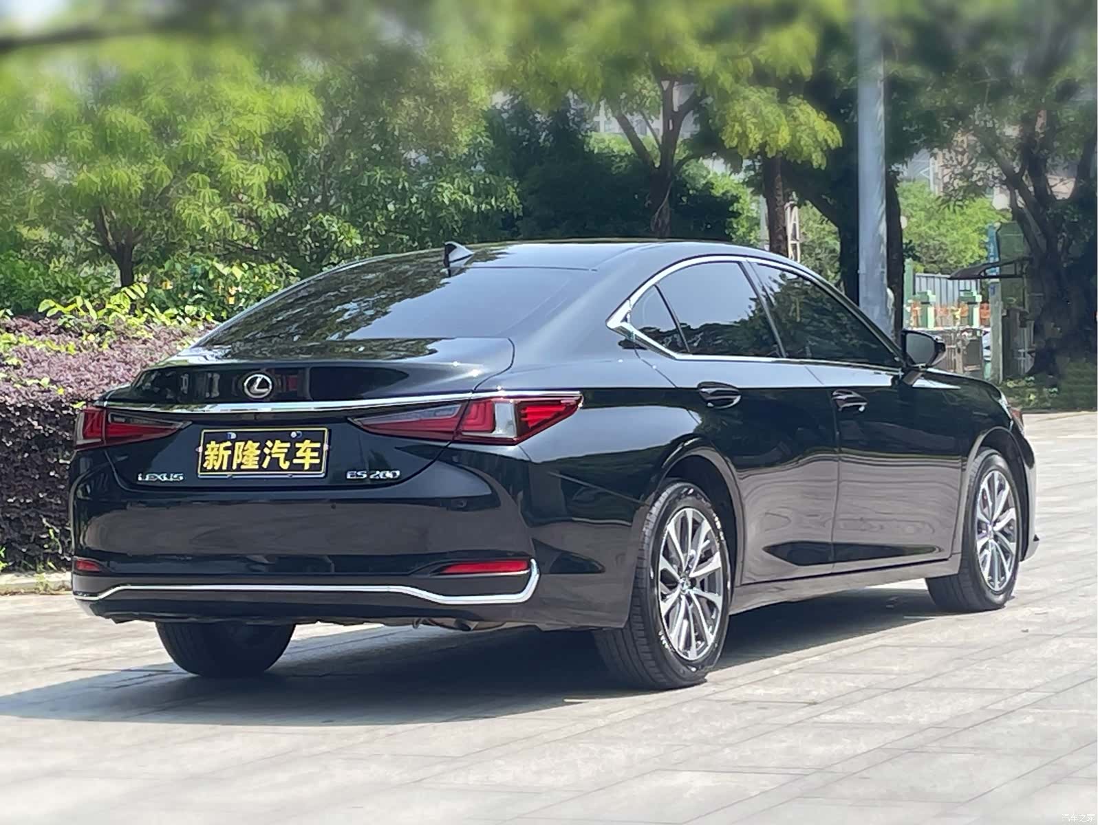 Lexus ES, 2023 4