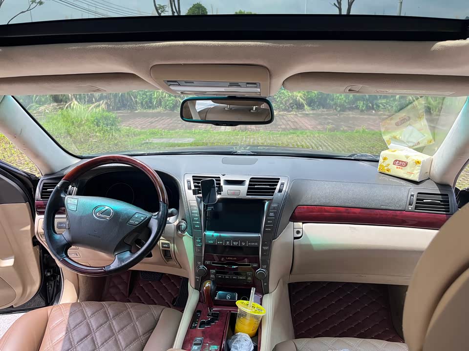 Lexus LS