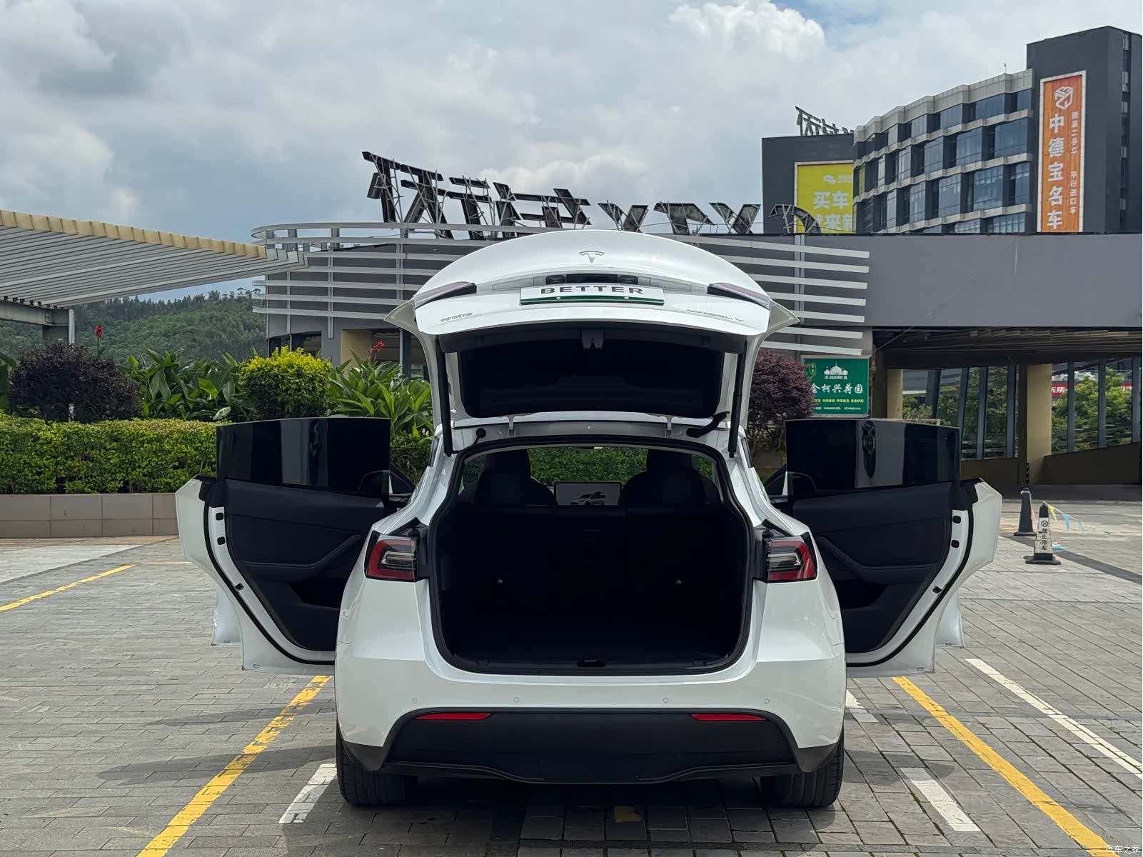 Tesla Model Y, 2022 все фото