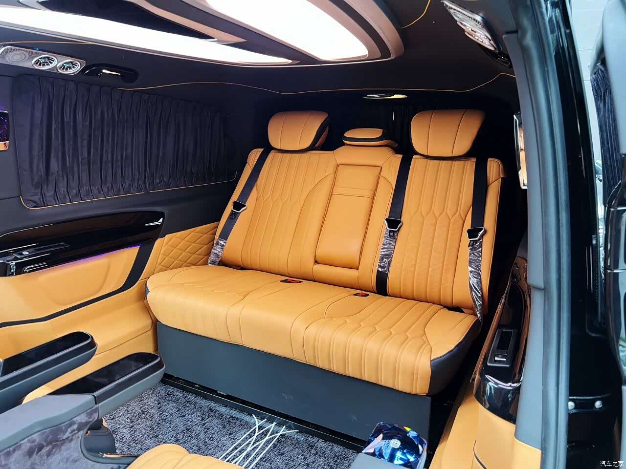 Mercedes-Benz 7, 2021 8