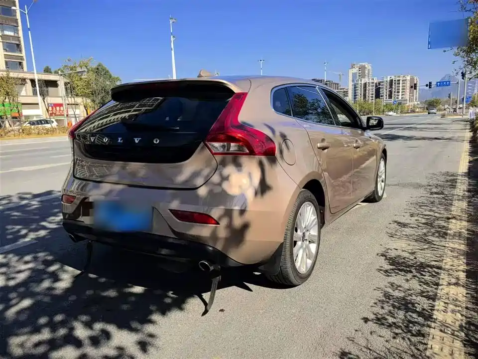Volvo V40