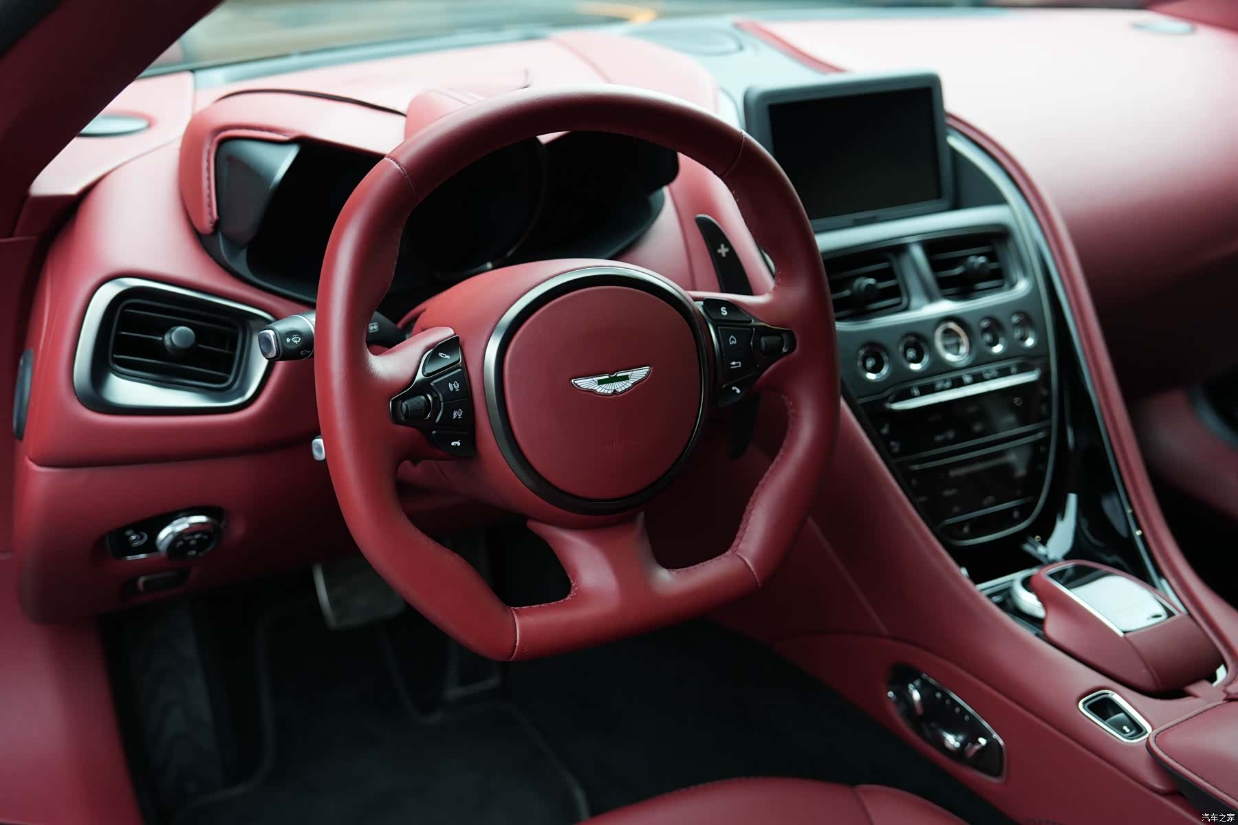 Aston Martin DBS, 2019 11