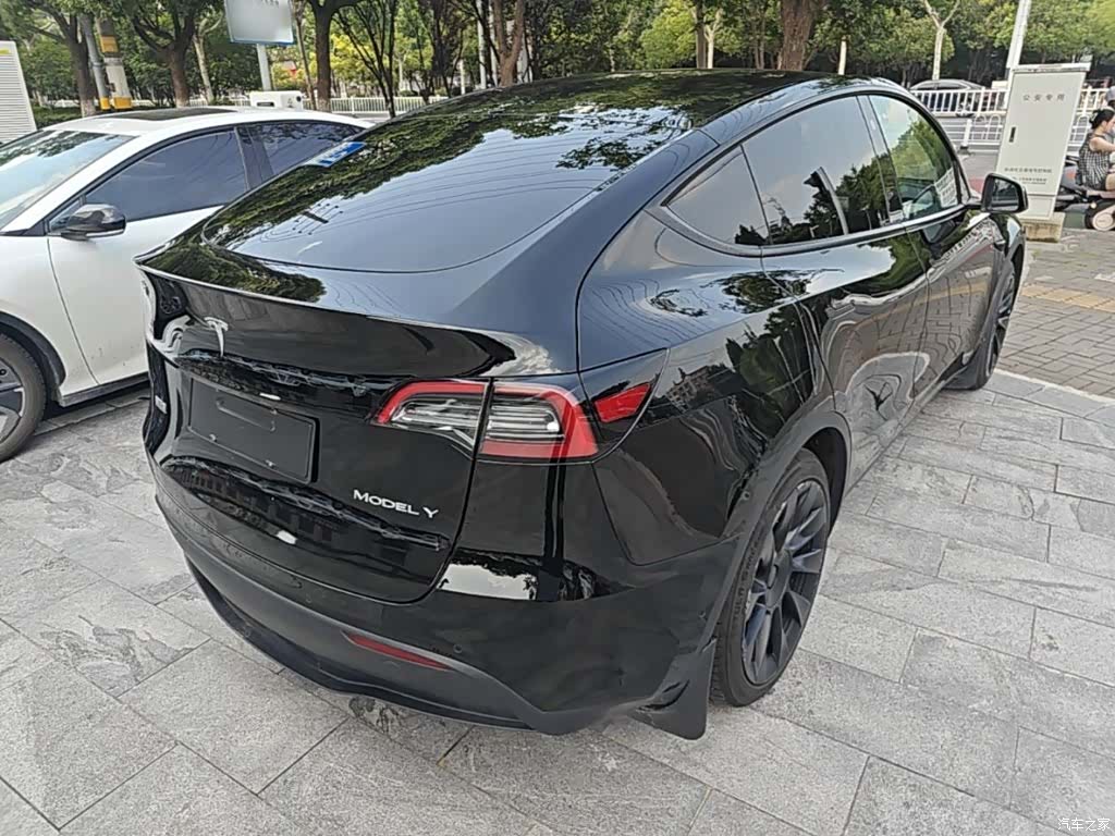 Tesla Model Y, 2024 7