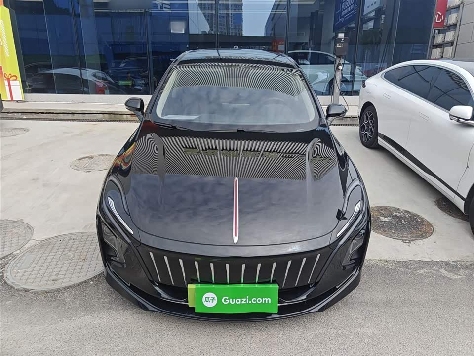 Hongqi E-QM5