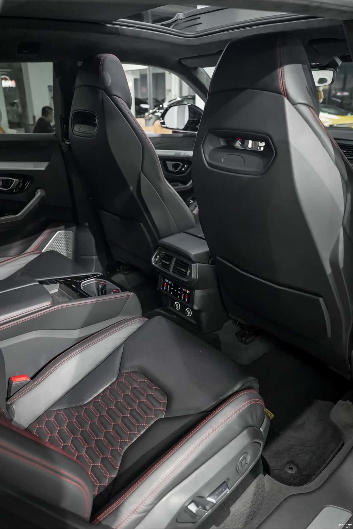 Lamborghini Urus, 2019 14