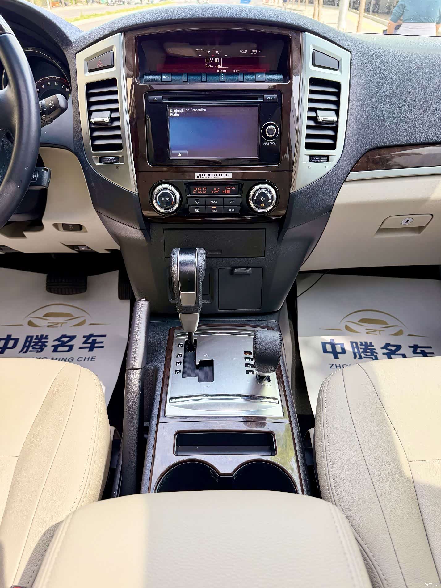 Mitsubishi Pajero, 2019 16