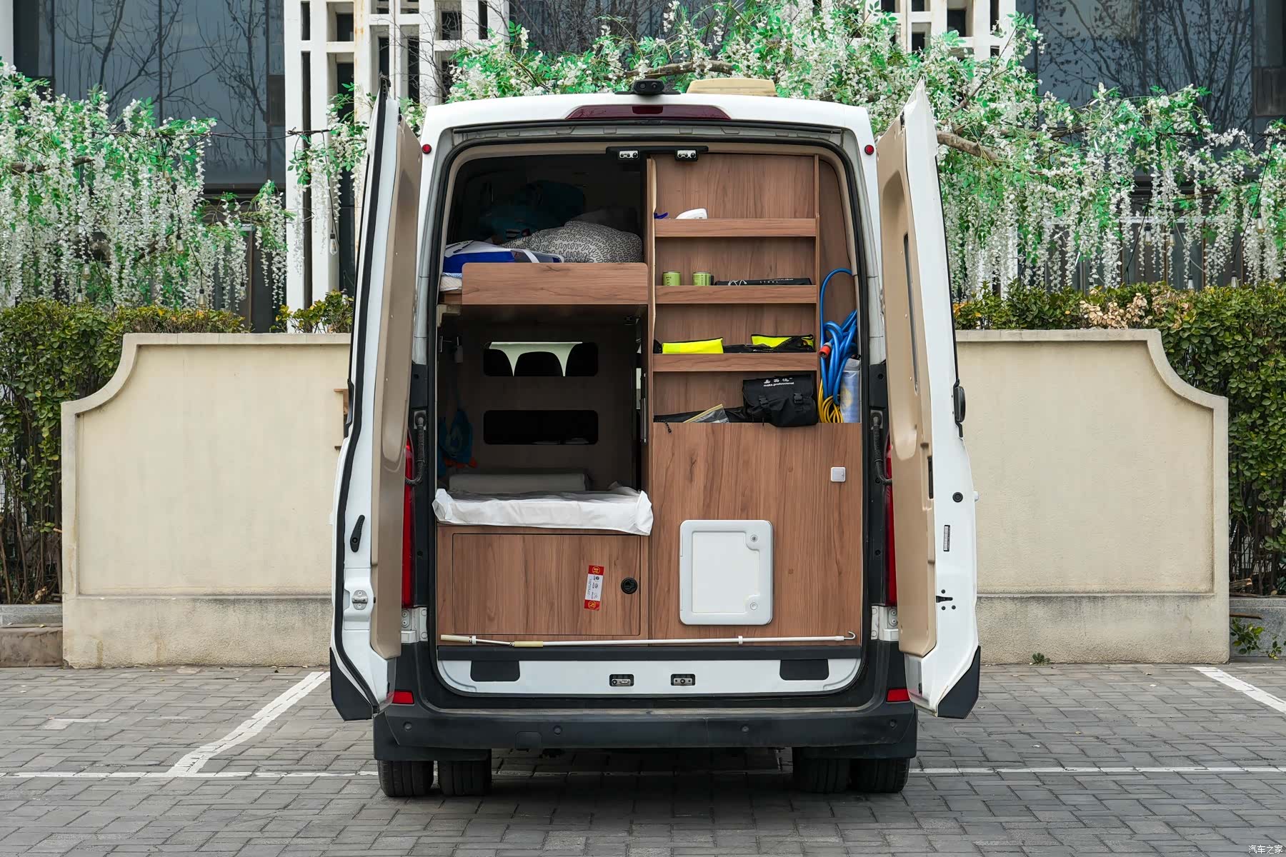 Maxus V90, 2021 32