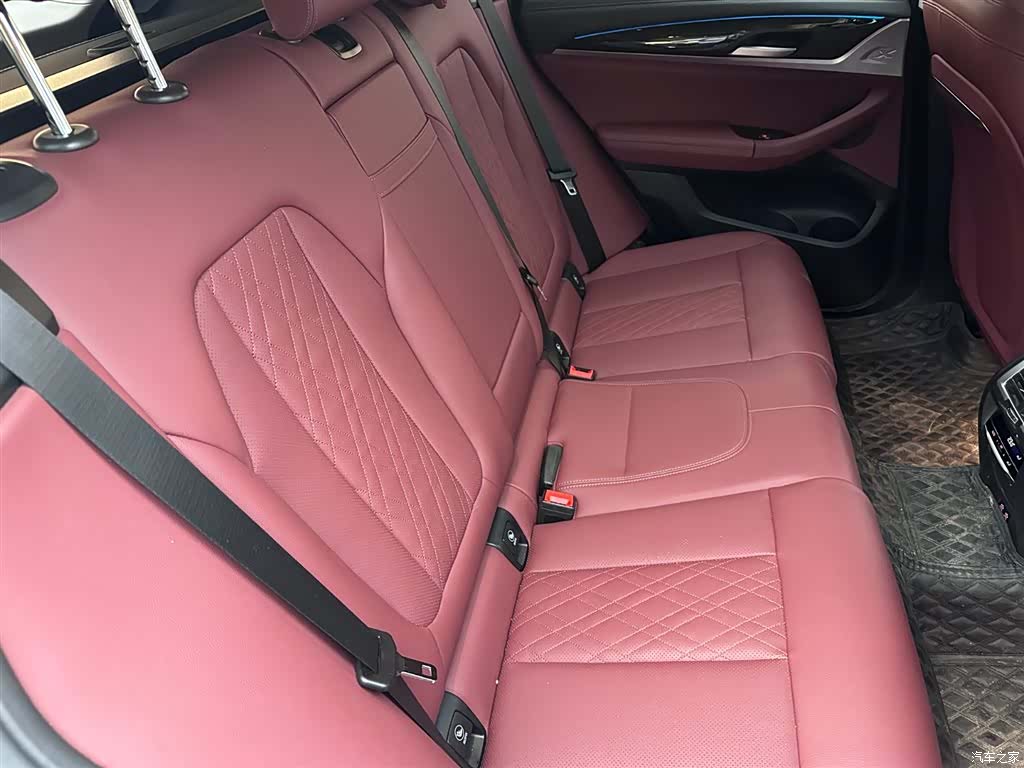 BMW iX3, 2025 10