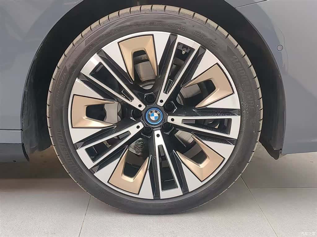 BMW i5, 2025 18