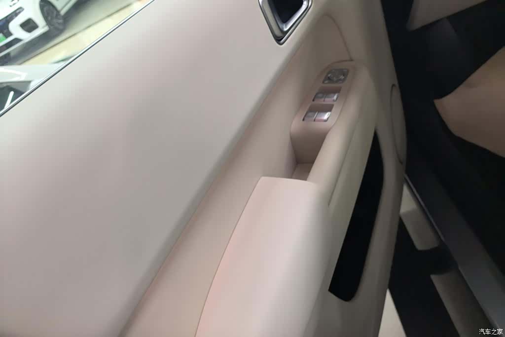 Li Auto L8, 2023 7