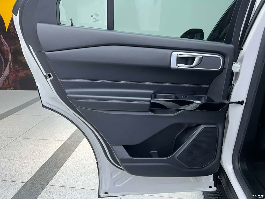 Ford Explorer, 2023 11
