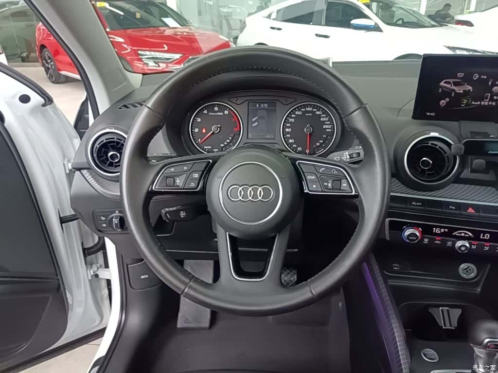 Audi Q2L, 2021 11