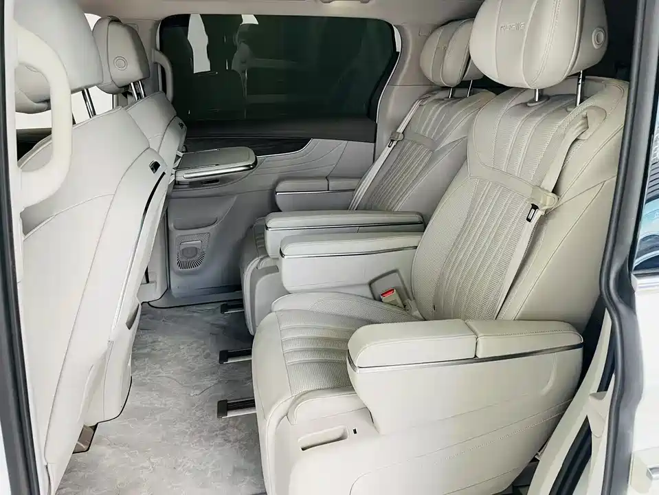 Roewe iMAX8