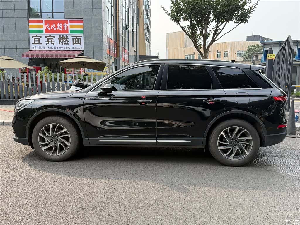 Lincoln Corsair, 2021 3