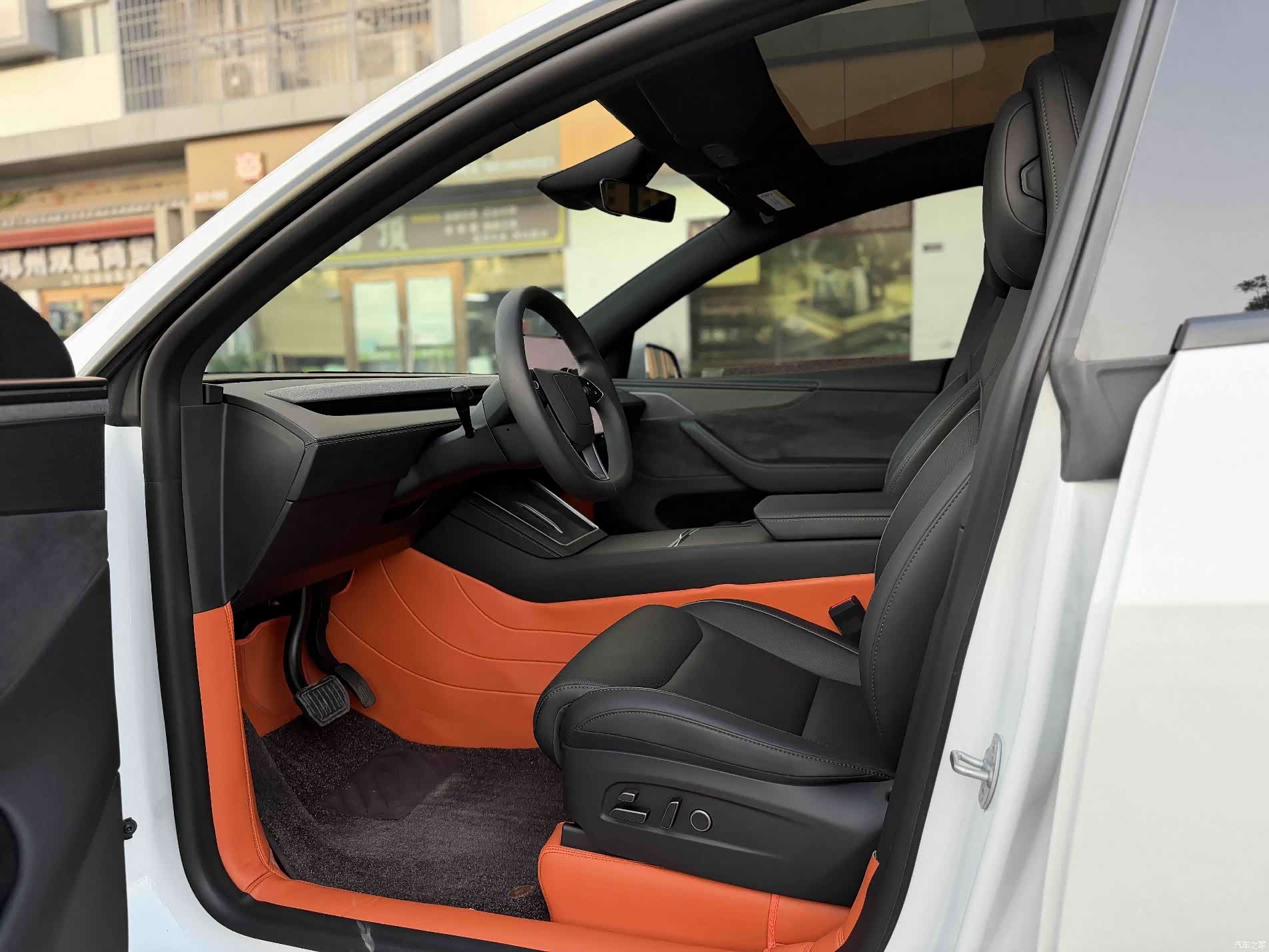 Tesla Model Y, 2026 4