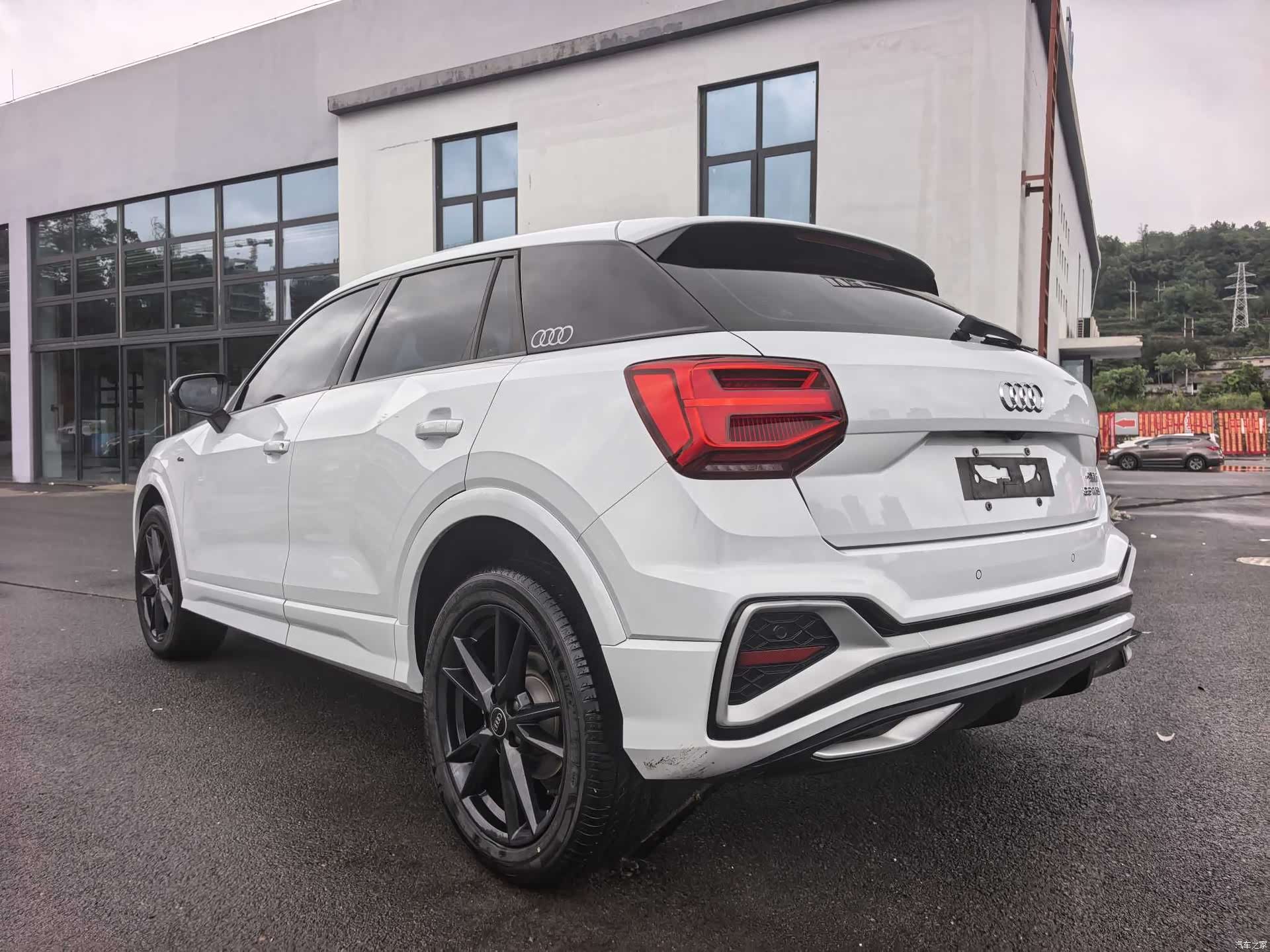 Audi Q2L, 2022 все фото