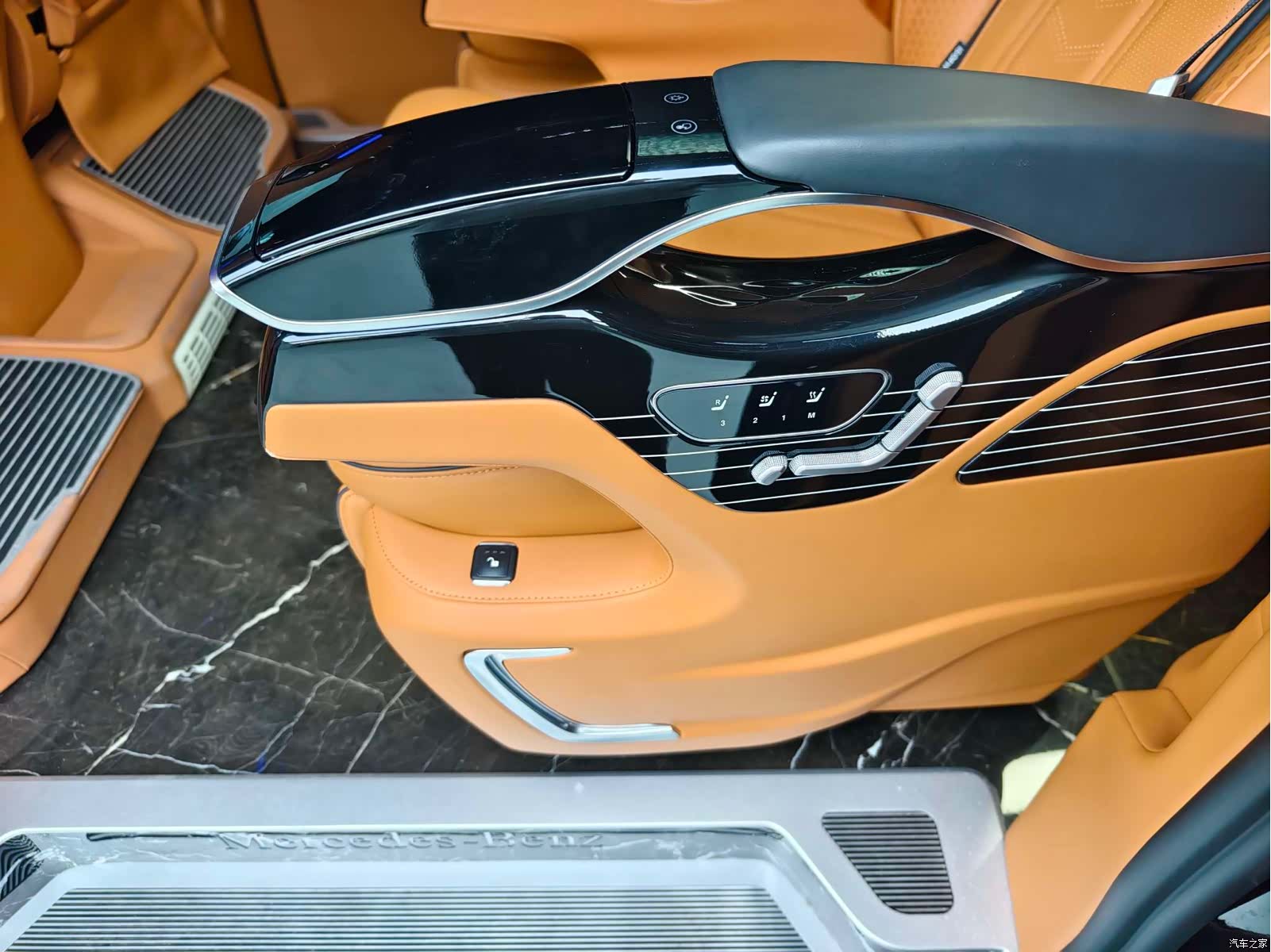 Mercedes-Benz 7, 2024 12