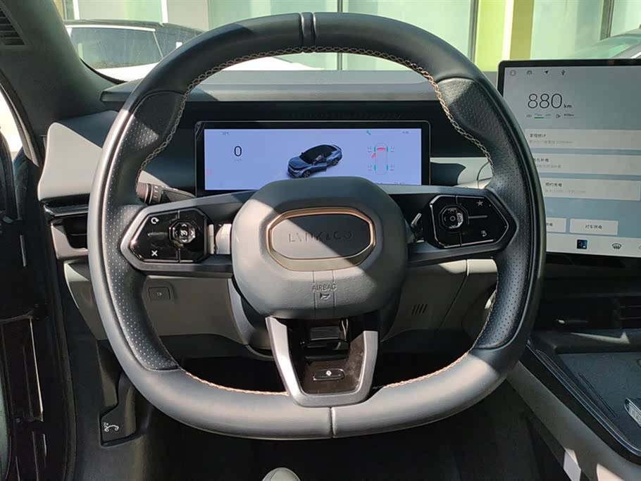 Lynk & Co 07 EM-P