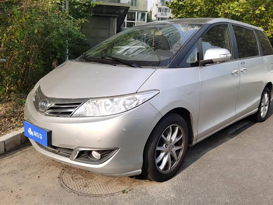 BYD M6