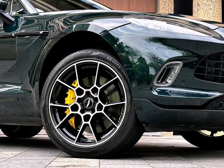 Aston Martin DBX 2020 4.0T V8