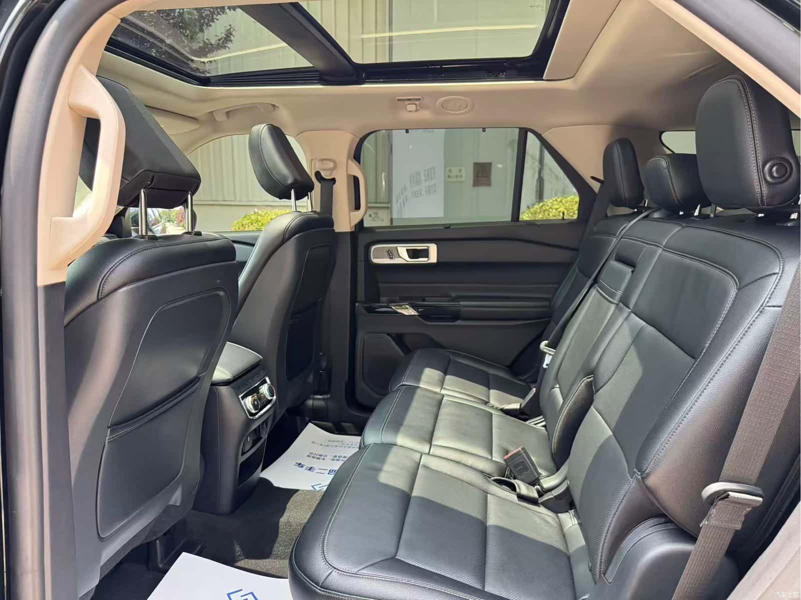 Ford Explorer, 2022 9