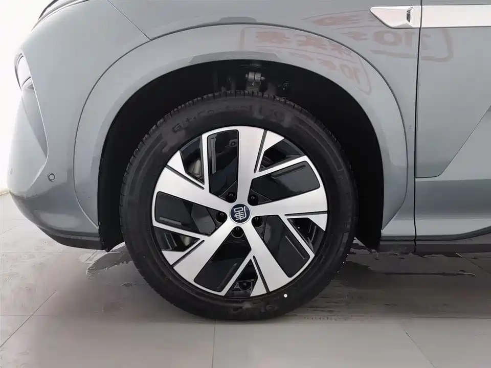 BYD Tang L