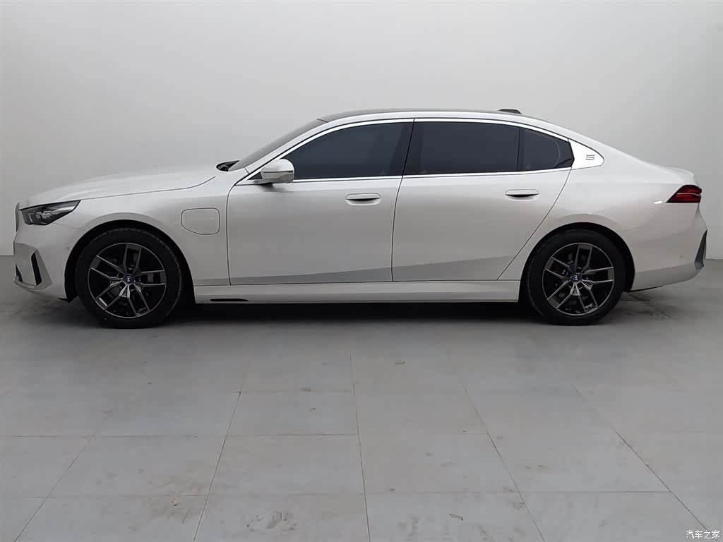 BMW i5, 2025 3