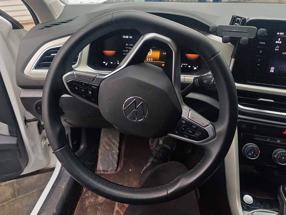 Volkswagen T-ROC exploring Songs