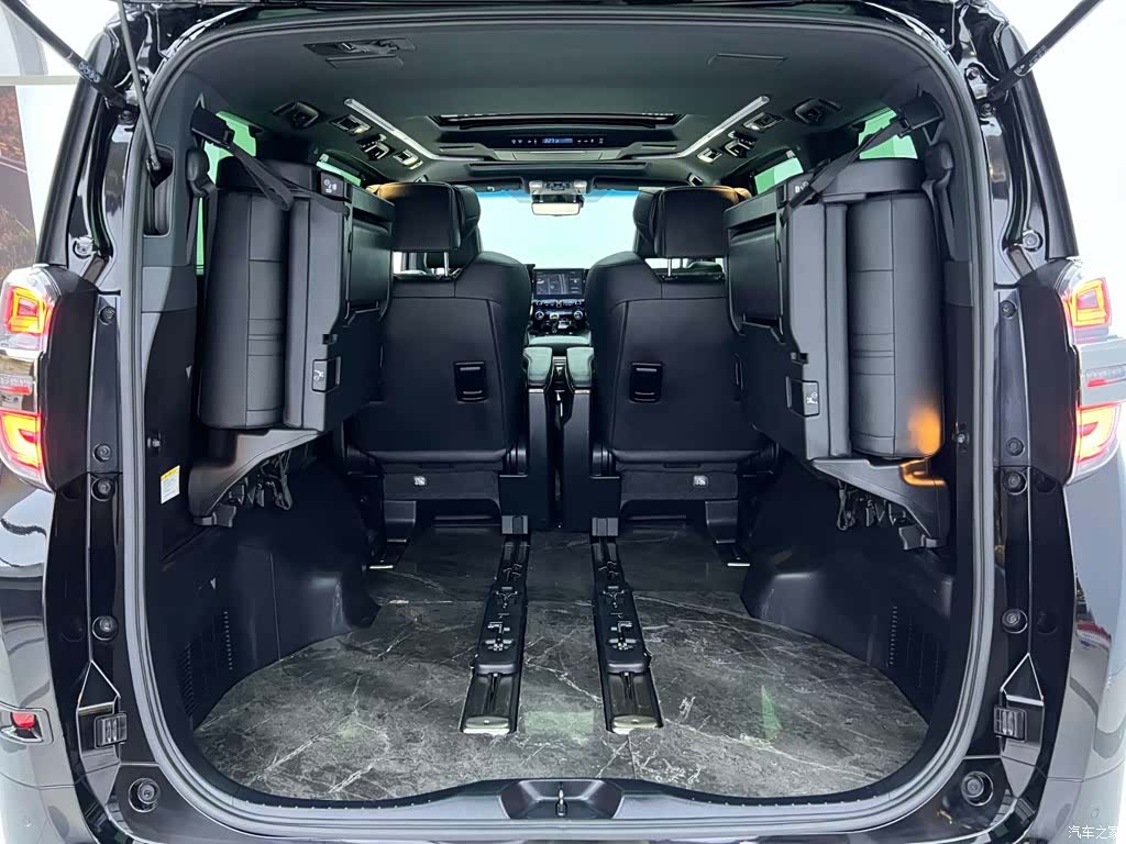 Toyota Vellfire, 2023 30