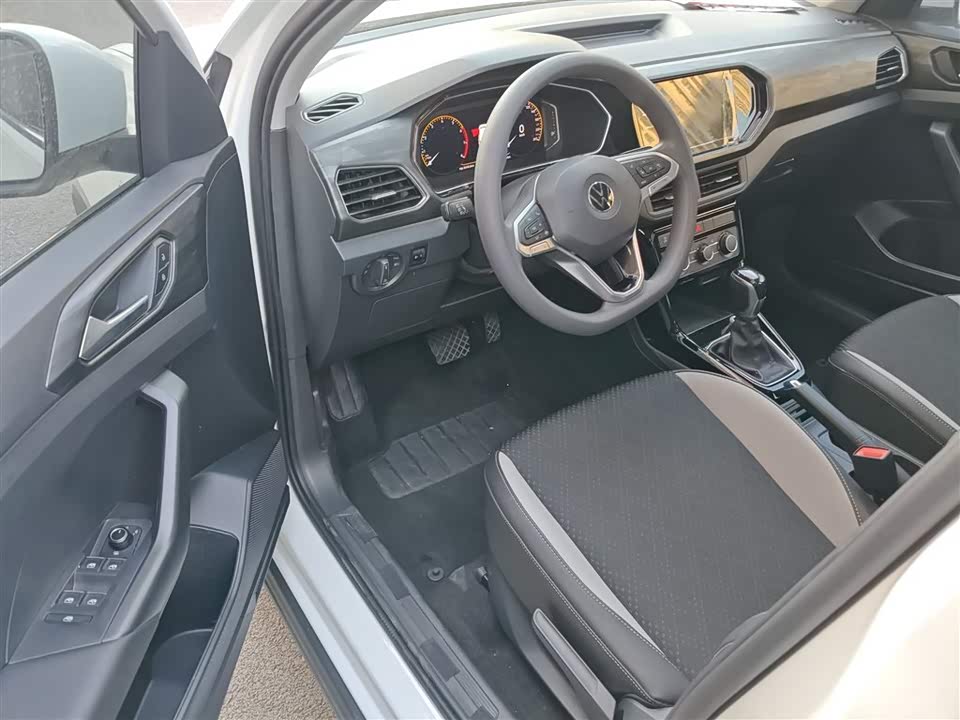 Volkswagen Exploring the shadow