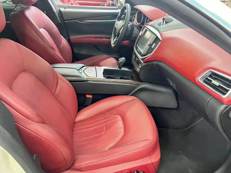Maserati Ghibli Maserati Ghibli