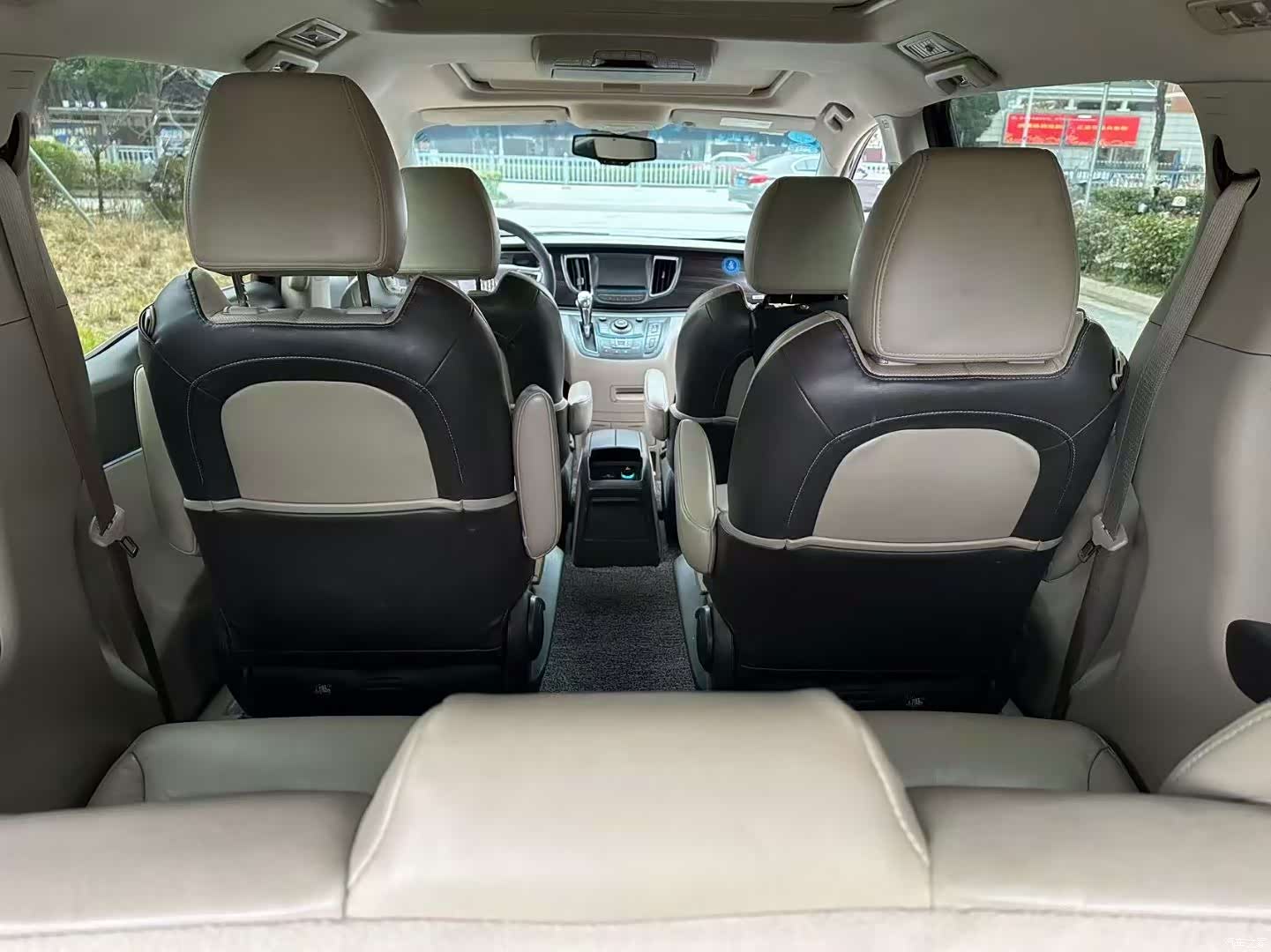Buick GL8, 2011 8