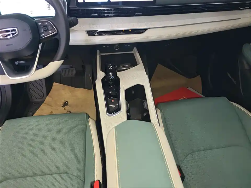 Geely Emgrand L HiP Geely Emgrand L HiP