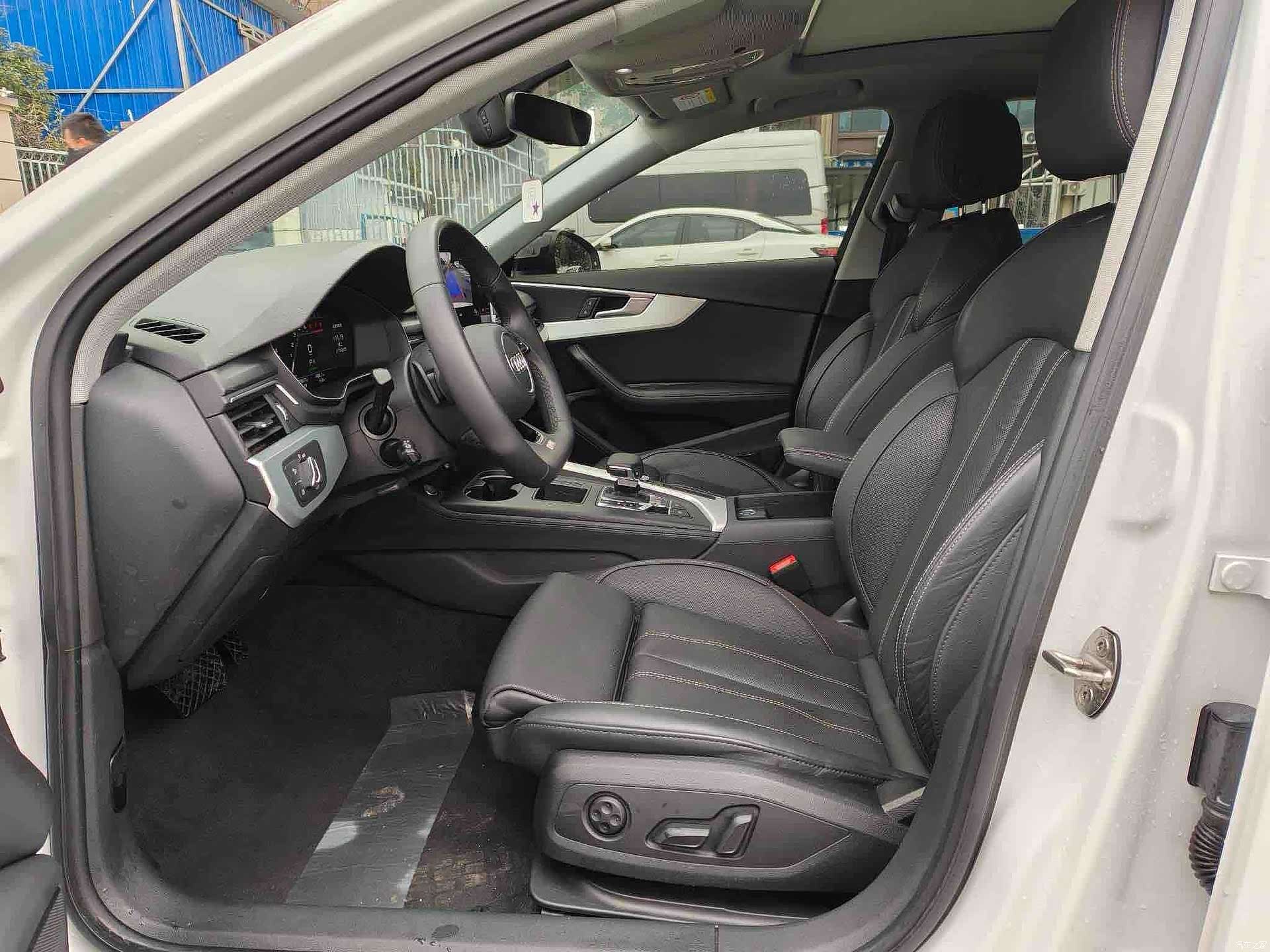 Audi A4L, 2023 все фото