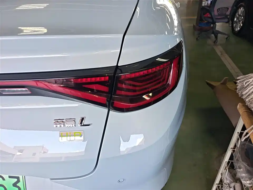 Geely Emgrand L HiP Geely Emgrand L HiP