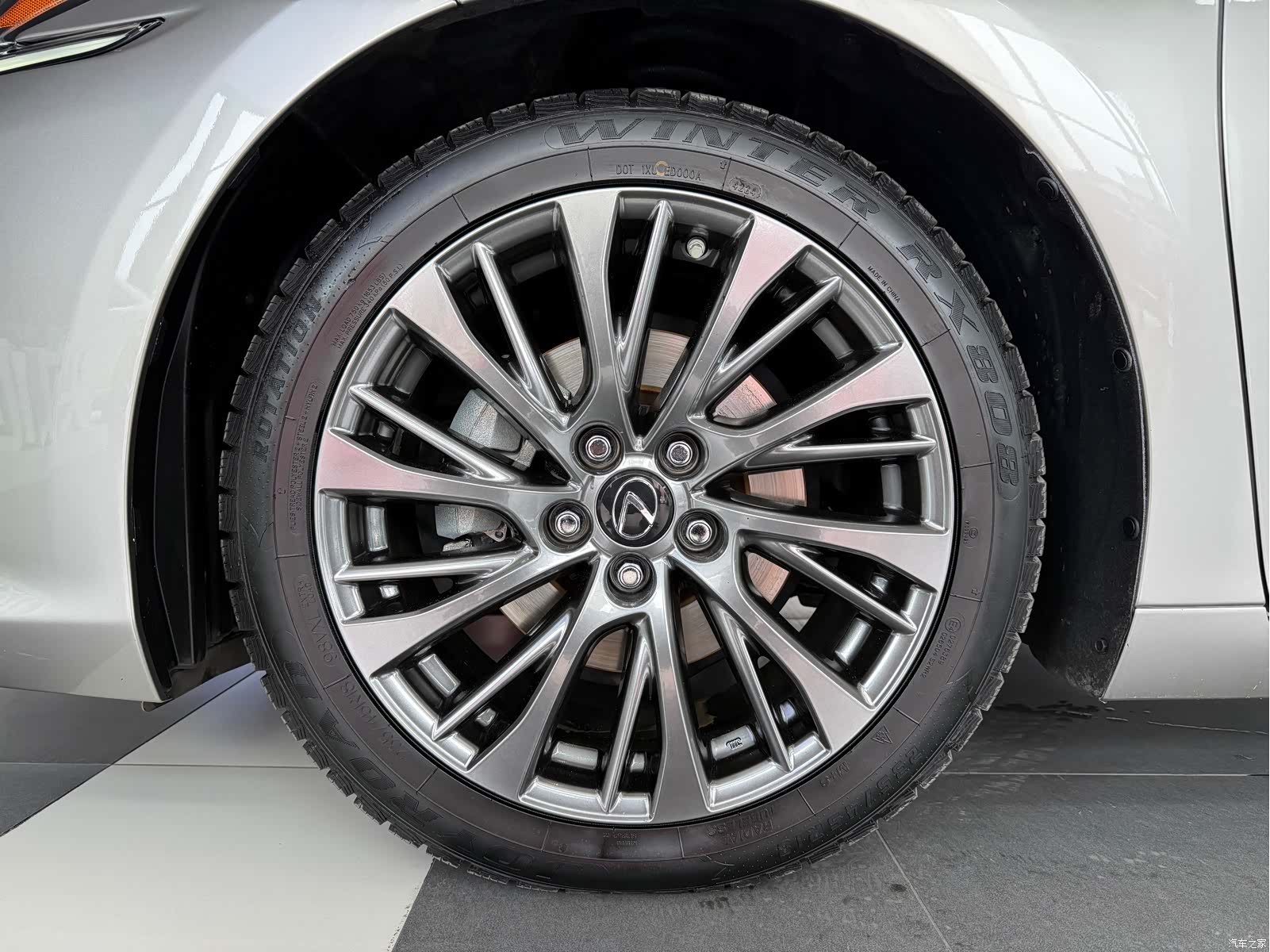 Lexus ES, 2020 17
