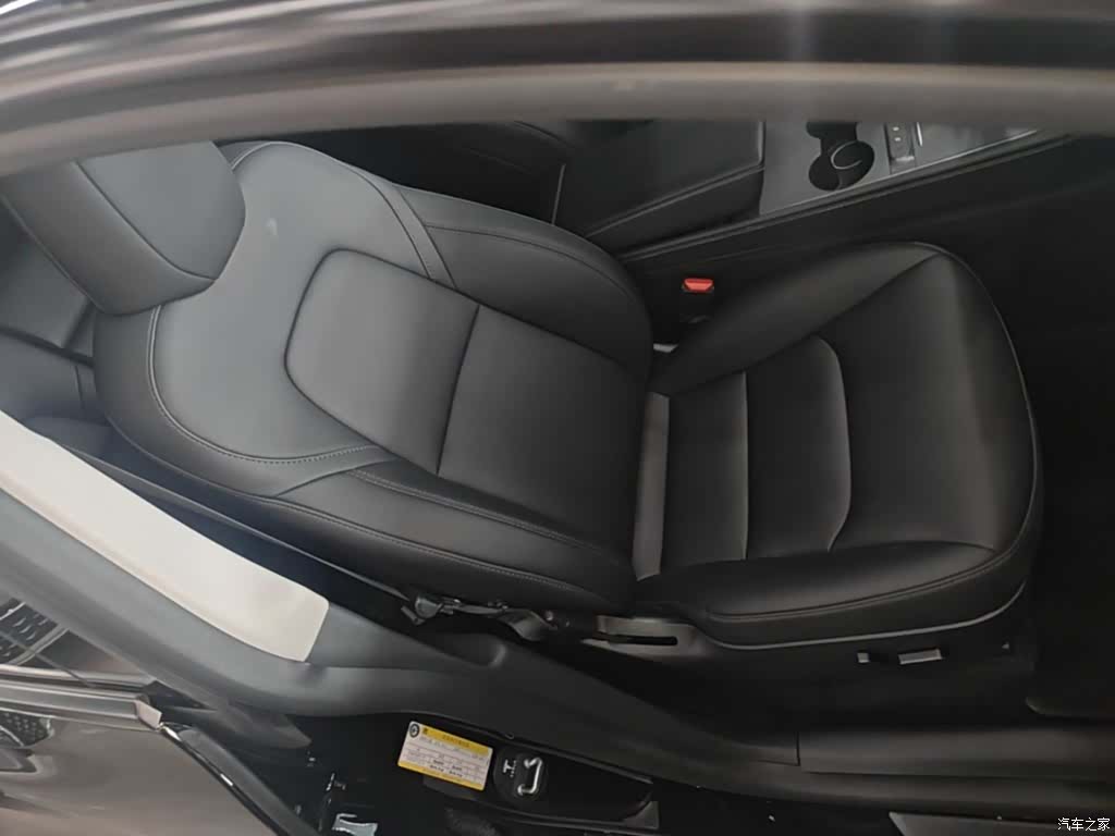 Tesla Model Y, 2023 25