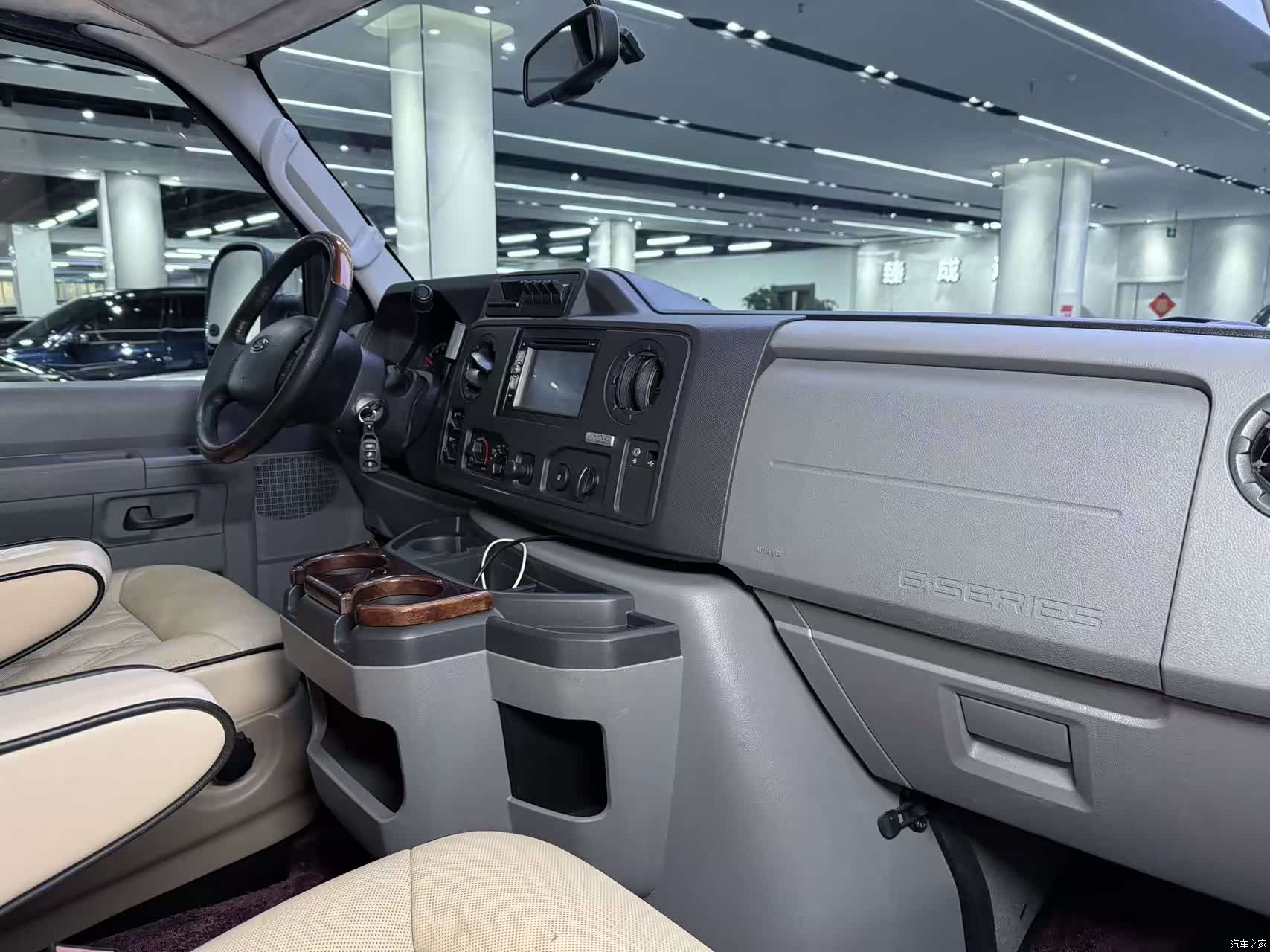 Ford E350, 2015 10