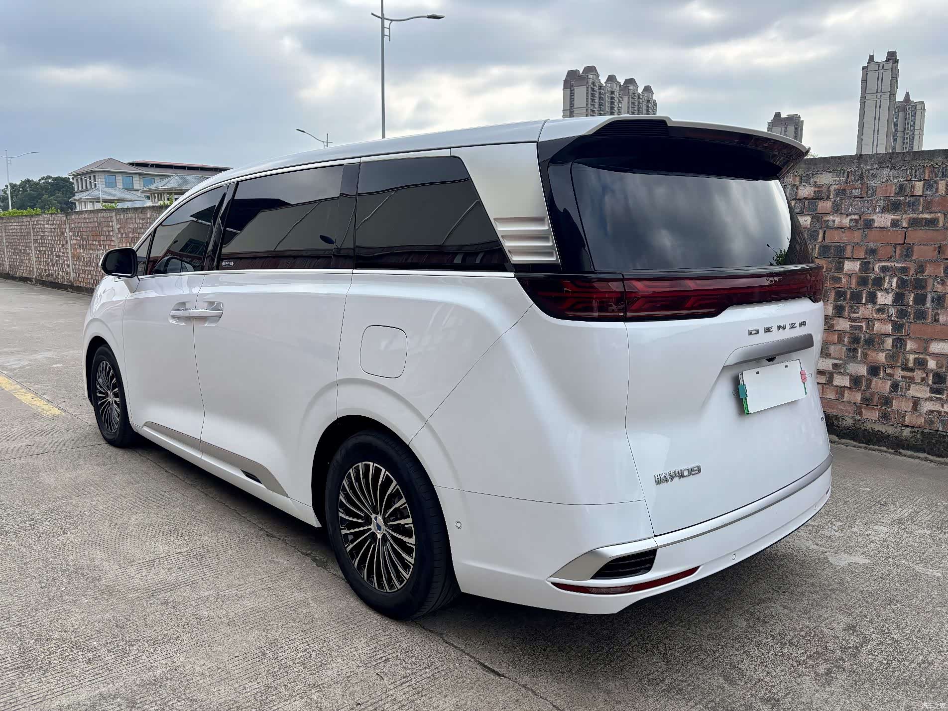 Denza D9, 2024 7