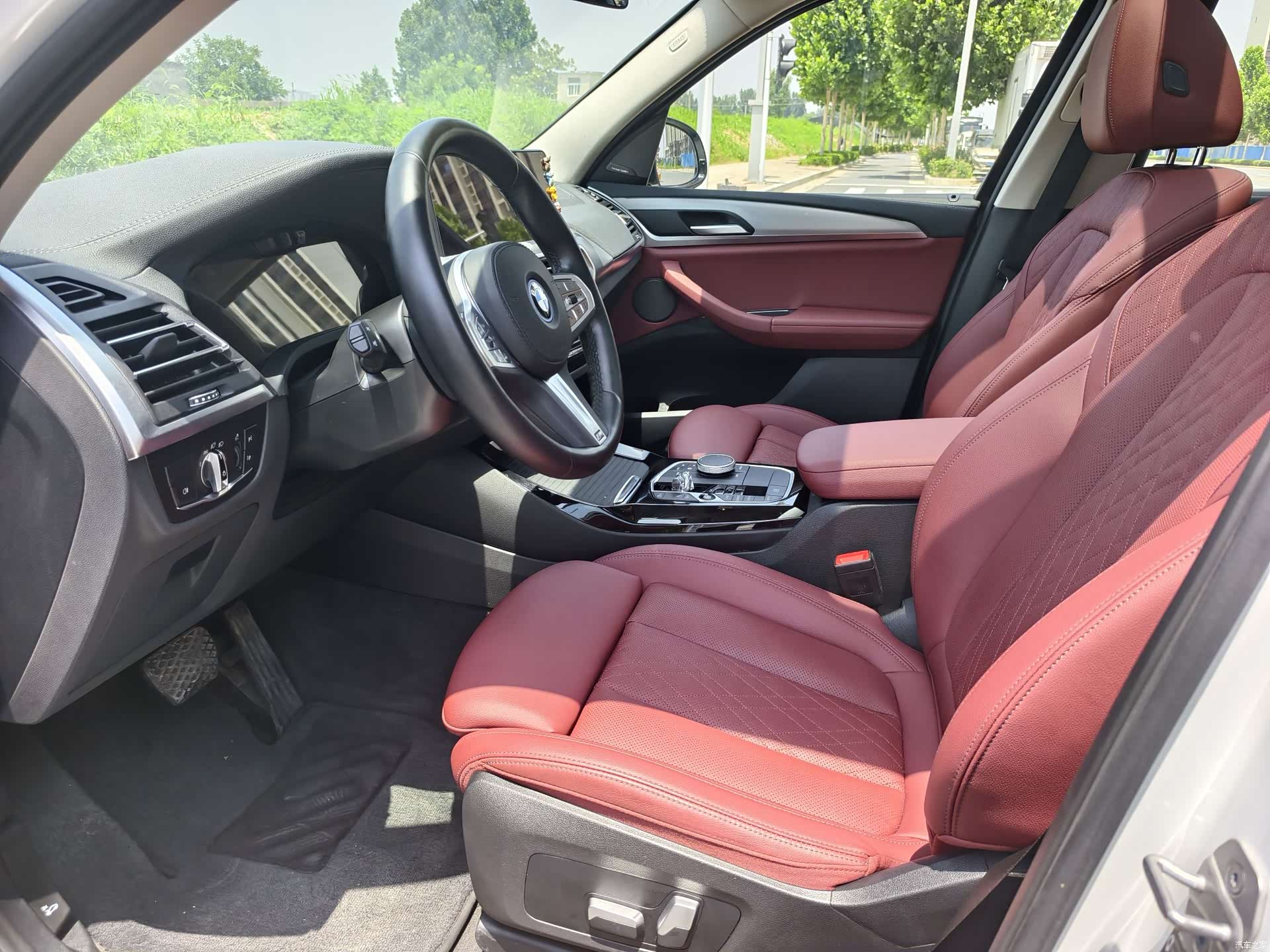 BMW iX3, 2023 все фото