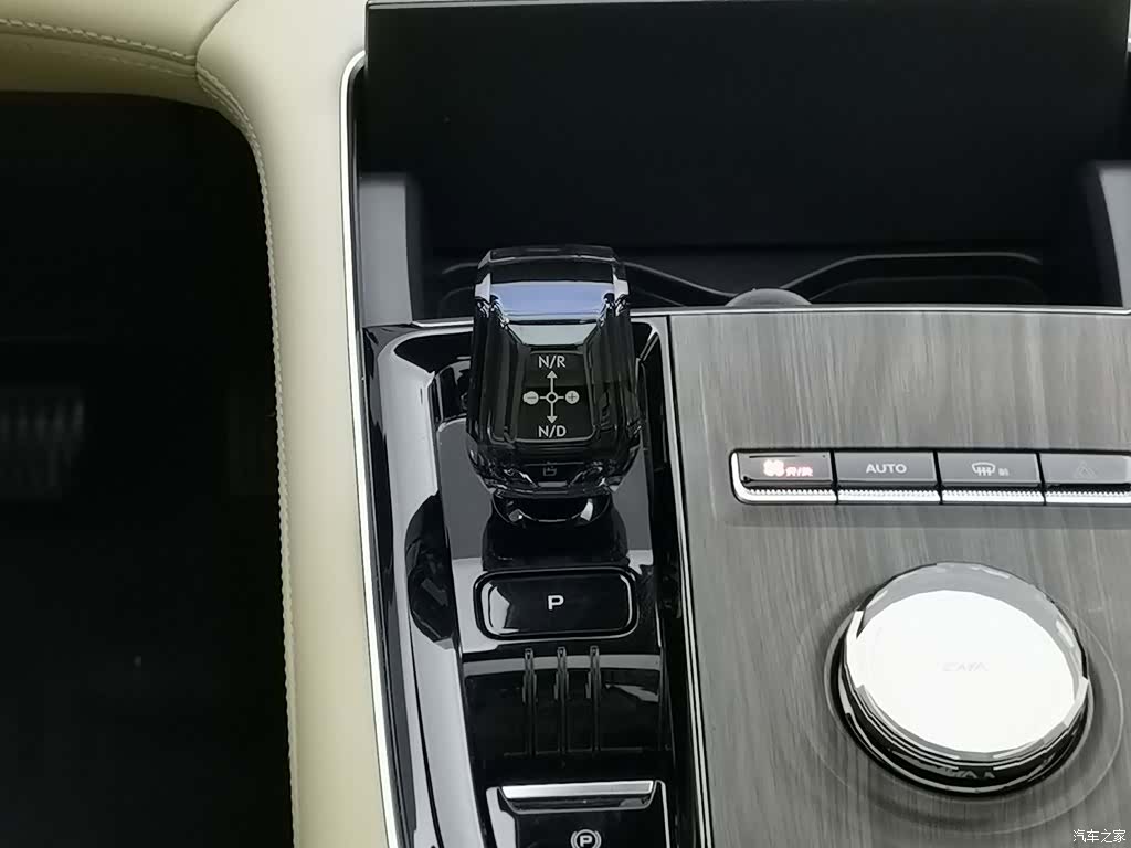 Geely Xingyue L, 2025 13