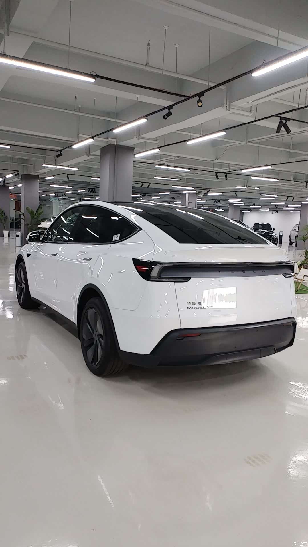Tesla Model Y, 2026 7