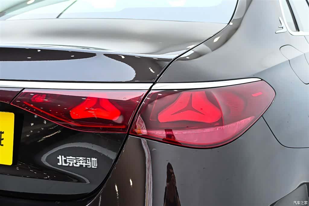 Mercedes-Benz E-Class, 2024 10