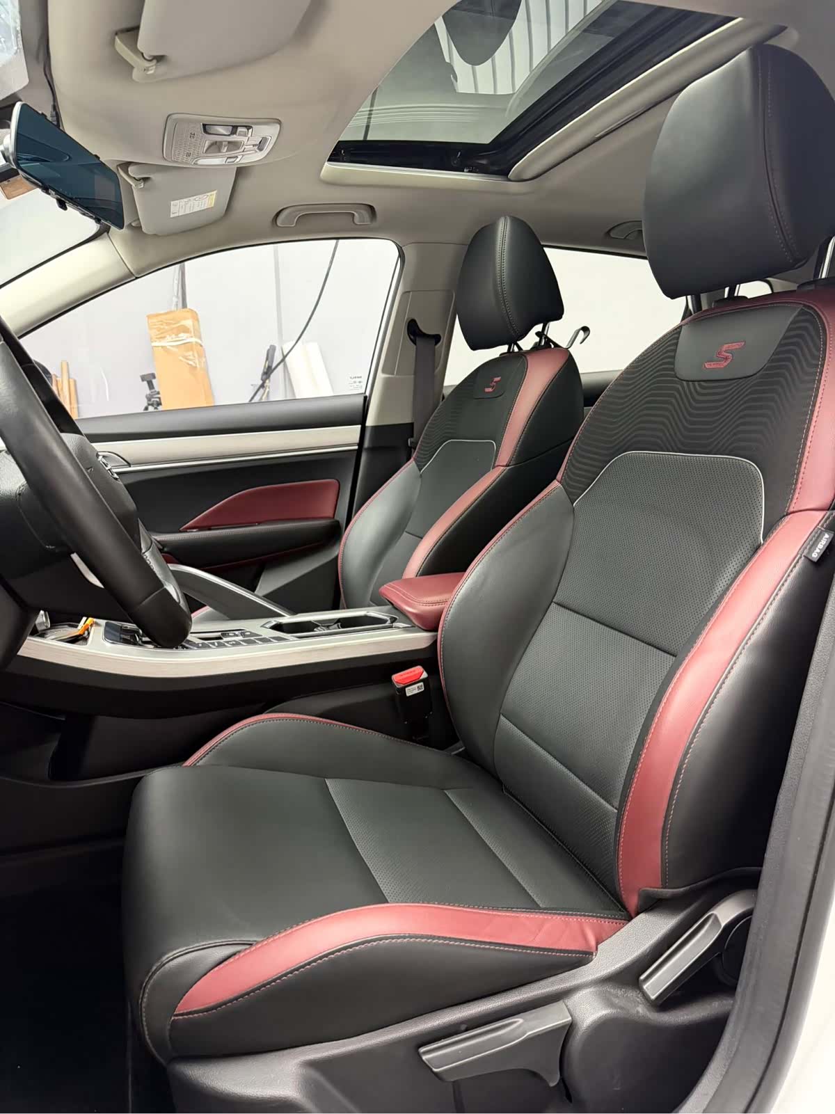 Geely Coolray, 2022 11