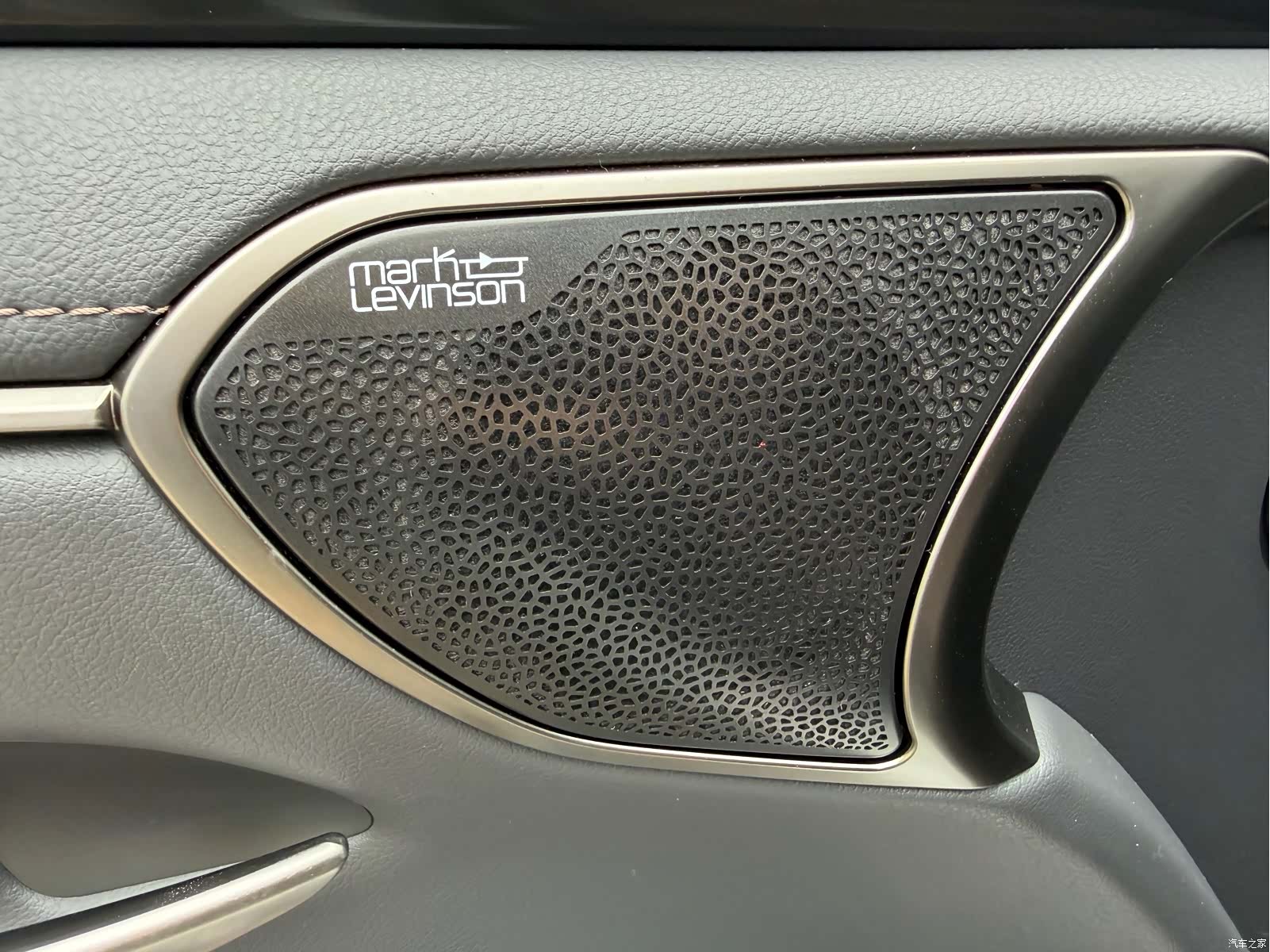 Lexus ES, 2023 13