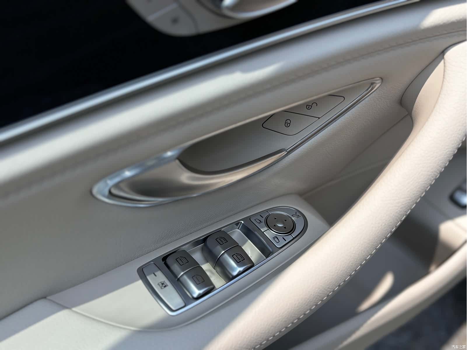 Mercedes-Benz E-Class, 2022 14