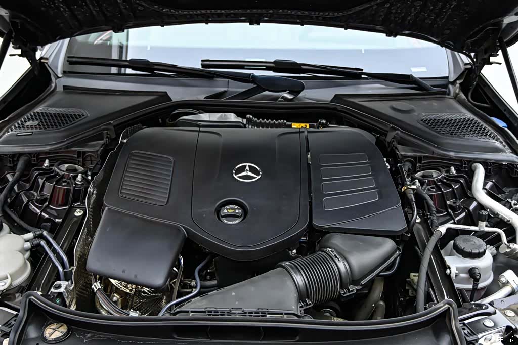 Mercedes-Benz E-Class, 2024 36