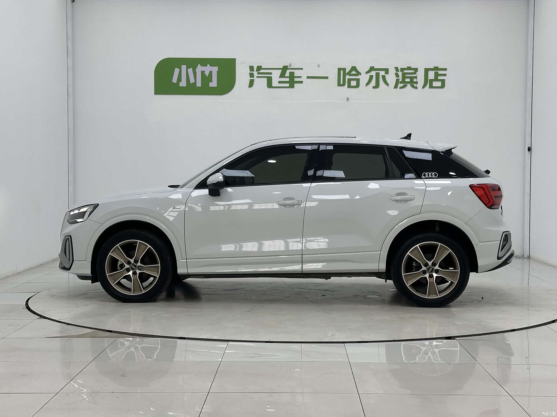 Audi Q2L, 2022 все фото