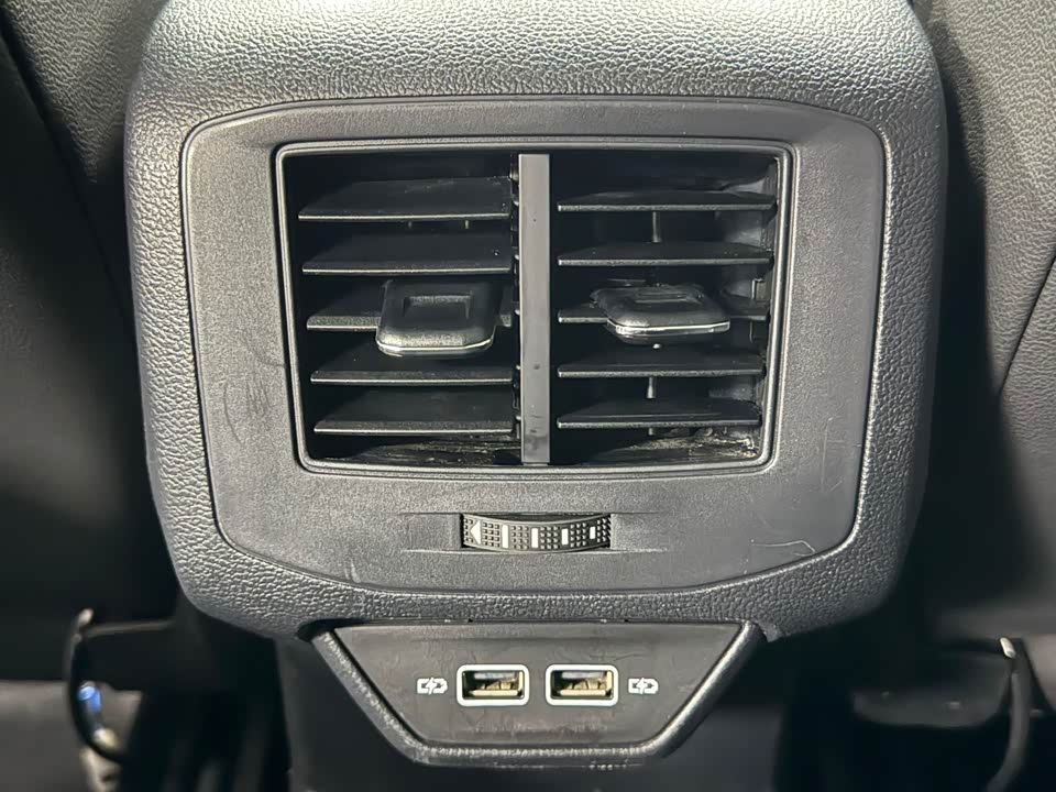 Volkswagen T-ROC exploring Songs