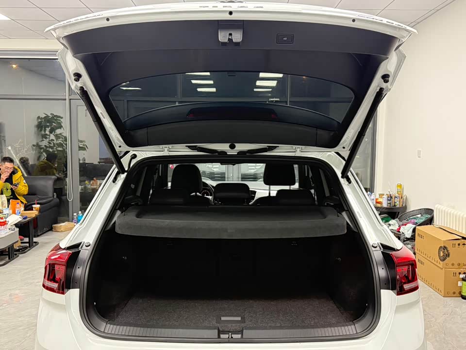 Volkswagen T-ROC exploring Songs